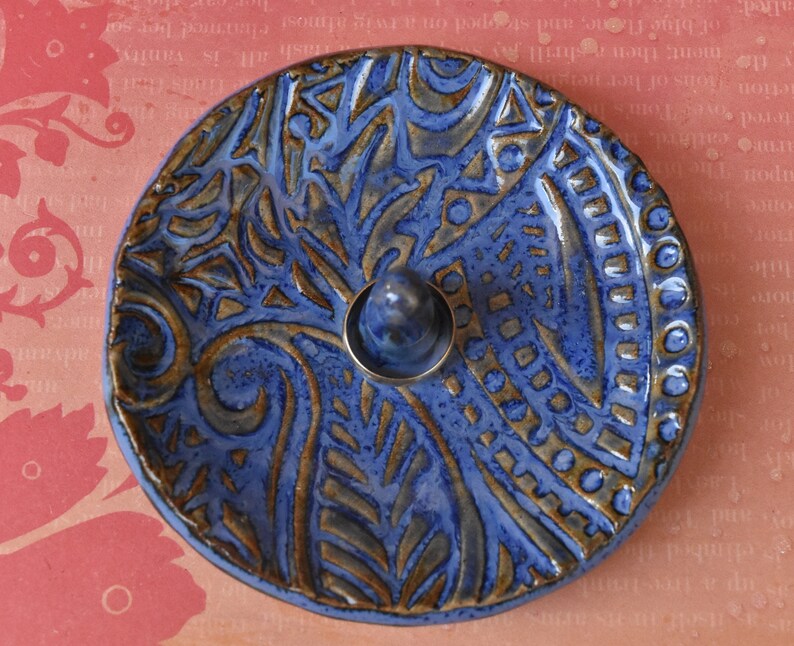 Ring holder. Ring dish. Blue ring holder. Damask ring holder. Ring tower plate. Plate for rings. Ring plate. Paisley design ring holder.