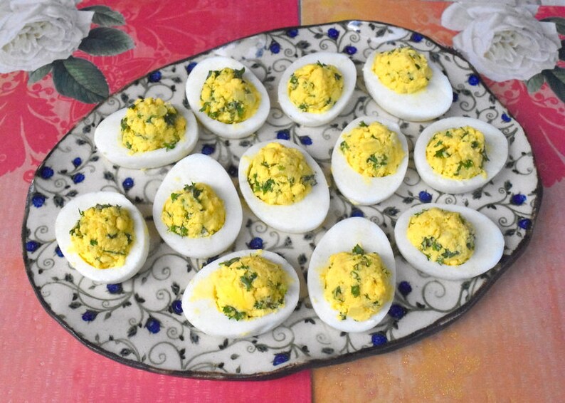 Deviled egg tray. Ceramic egg tray. Egg tray. Deviled egg holder. Egg holder. Egg tray. Deviled egg platter.