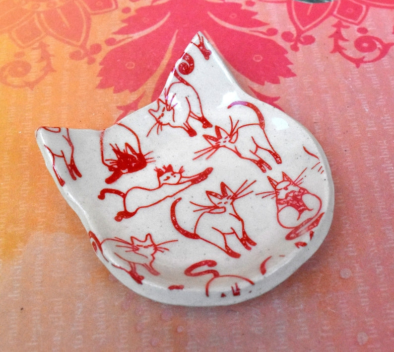 Cat bowl. BLUE Teeny tiny cat dish. Ring holder. Cat ring bowl. Tea spoon rest. Kitty spoon rest. Ceramic cat ring dish. Gift for her.