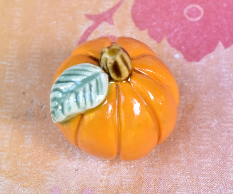Miniature ceramic pumpkin. Ceramic pumpkin. Halloween pumpkin. Fall decoration. Thanksgiving pumpkin. Pumpkin decoration. Pumpkin