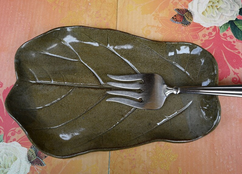 Sushi platter. Leaf tray. Ceramic tray. Ornamental fig leaf platter. Sushi tray. Leaf platter. Serving tray. Leaf tray. Leaf plate