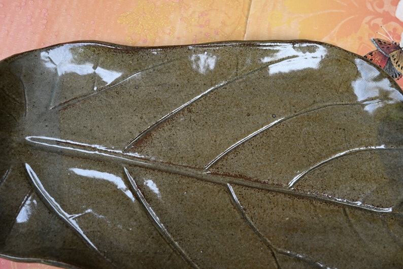 Sushi platter. Leaf tray. Ceramic tray. Ornamental fig leaf platter. Sushi tray. Leaf platter. Serving tray. Leaf tray. Leaf plate