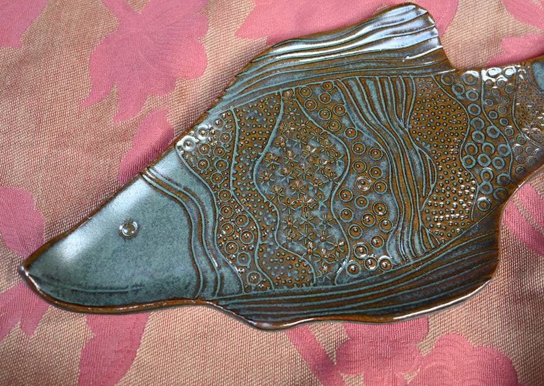 Fish platter. Fish tray. Sushi plate. Handmade fish platter. Fish plate. Sushi tray. Hand carved ceramic fish platter. Flounder plate
