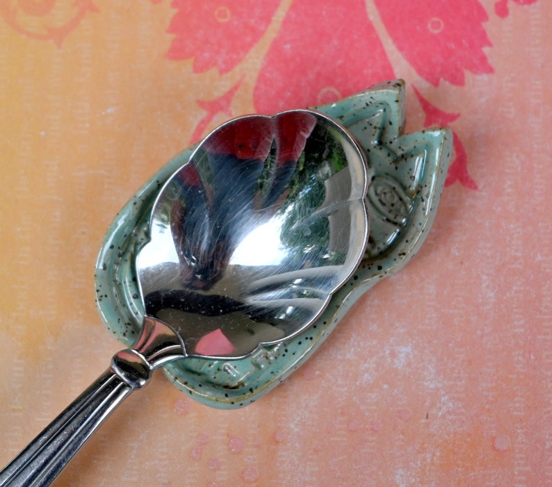 Teeny tiny cat ring holder. Ring holder. Teaspoon rest. Coffee spoon rest. Pill holder. Party favors. Chopstick rest.
