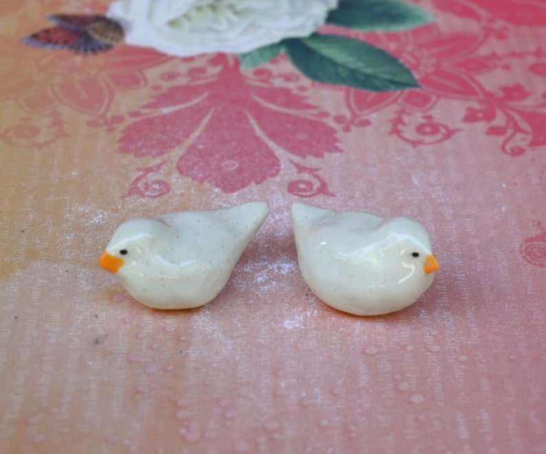Peace dove figurine. Ceramic bird. Miniature pigeon sculpture. White peace dove. Terrarium figurine. Teeny white dove