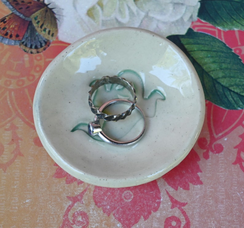 Spooky ring holder. Ghost teaspoon rest. Tea bag rest. Halloween decoration. Halloween trinket dish. Pill holder. Spooky tea light holder.