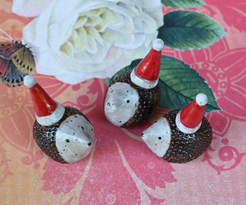 Hedgehog figurine. ONE Santa hedgehog. Ceramic hedgehog. Miniature Christmas hedgehog. Hand sculpted hand painted hedgehog. Xmas hedgehog