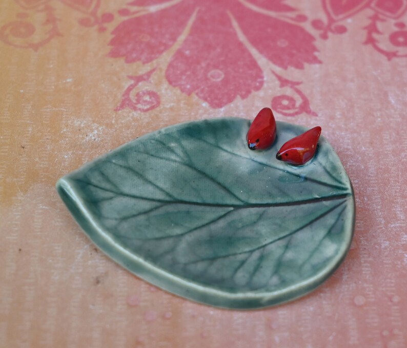 Red Cardinals ring holder. Teeny Leaf with cardinals. Harvest decoration. Coffee spoon rest. Teaspoon rest. Chopstick rest. Pill holder