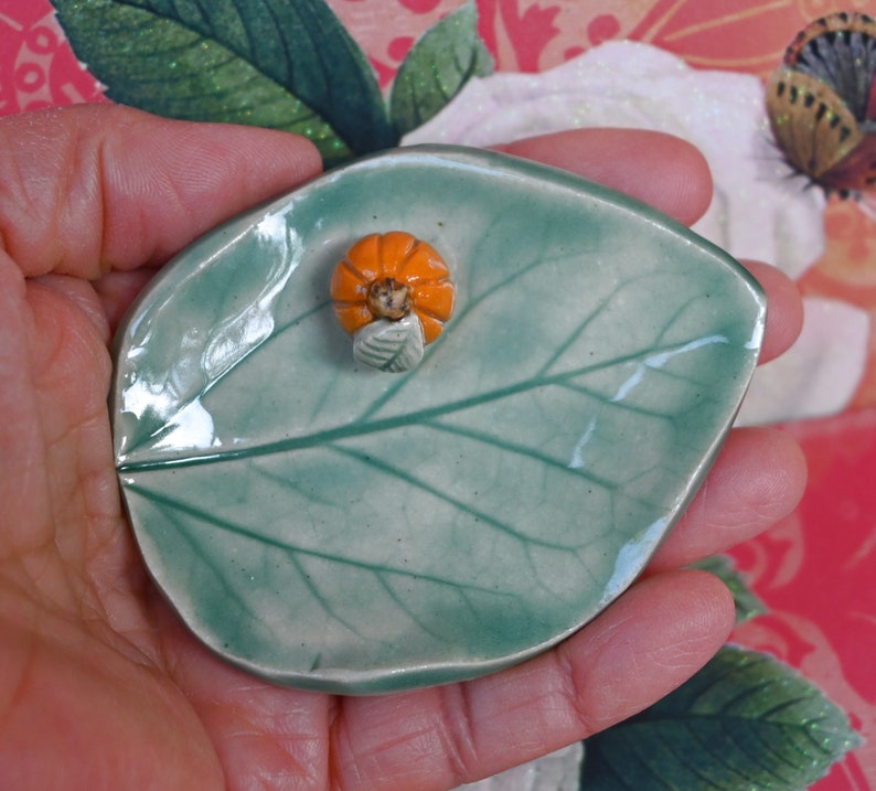 Pumpkin teaspoon rest. Ring holder. Leaf with pumpkin. Harvest decoration. Thanksgiving decoration. Knife rest. Pill holder. Chopstick rest