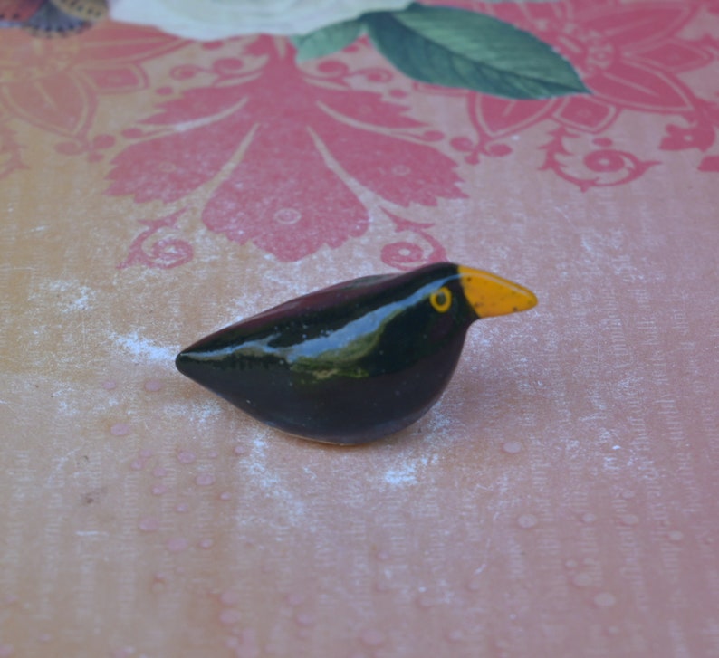 Crow figurine. Miniature Halloween raven. ONE miniature Crow sculpture. Halloween decoration. Terrarium figurine. Handmade crow figurine