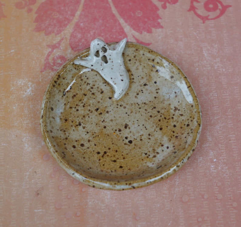 Spooky ring holder. Ghost teaspoon rest. Tea bag rest. Halloween decoration. Halloween trinket dish. Pill holder. Spooky tea light holder.