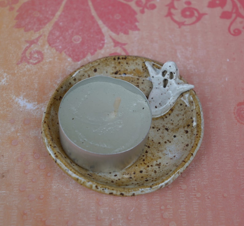 Spooky ring holder. Ghost teaspoon rest. Tea bag rest. Halloween decoration. Halloween trinket dish. Pill holder. Spooky tea light holder.