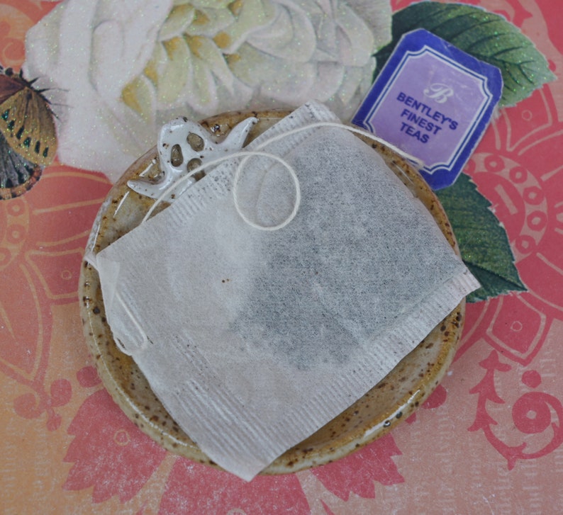 Spooky ring holder. Ghost teaspoon rest. Tea bag rest. Halloween decoration. Halloween trinket dish. Pill holder. Spooky tea light holder.