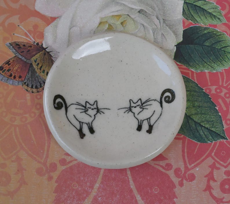 Cat ring holder. Tea bag holder. Teaspoon rest. Kitties ring holder. Trinket dish with cats. Tea bag rest. Chopstick rest. Pill holder.