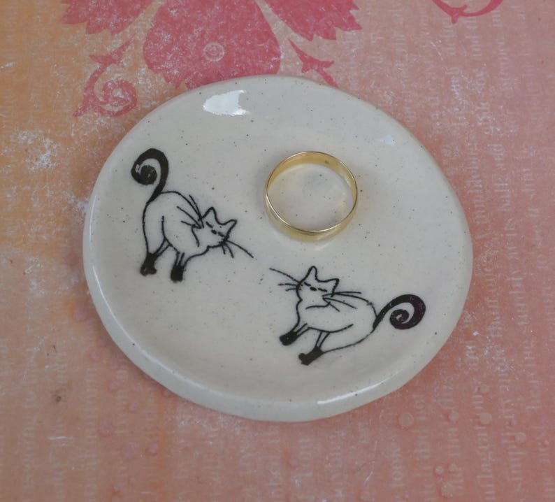 Cat ring holder. Tea bag holder. Teaspoon rest. Kitties ring holder. Trinket dish with cats. Tea bag rest. Chopstick rest. Pill holder.
