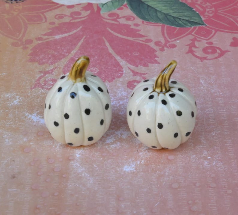 Miniature pumpkin. ONE Polka dot pumpkin. Harvest decoration. Fall decoration. Thanksgiving pumpkin. Ceramic pumpkin. Pumpkin. Squash