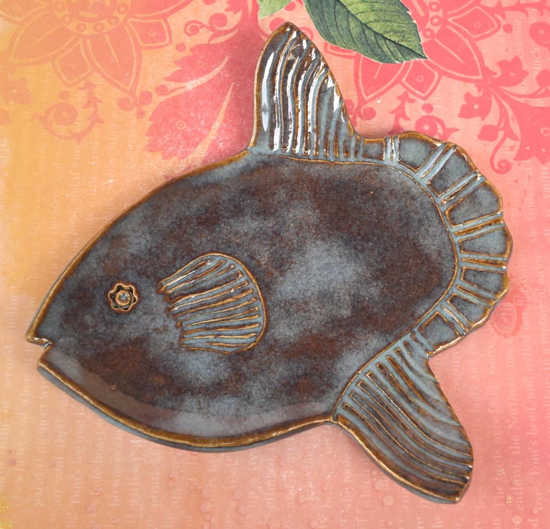 Mola Mola fish. Fish soap dish. Sunfish spoon rest. Soap holder. Teaspoon rest. Tea bag rest. Jewelry holder. Ring holder. Trinket dish