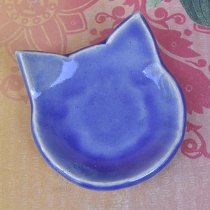 Cat ring holder. Teeny tiny cat dish. Ring holder. Teaspoon rest. Coffee spoon rest. Chopstick rest. Pill holder. Tea light holder