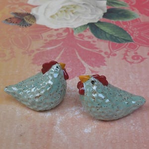 Chicken figurine. Ceramic miniature Chicken sculpture. Hand sculpted hand painted chicken. Terrarium figurine. Handmade chicken. Hen