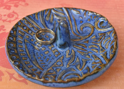 Ring holder. Ring dish. Blue ring holder. Damask ring holder. Ring tower plate. Plate for rings. Ring plate. Paisley design ring holder.