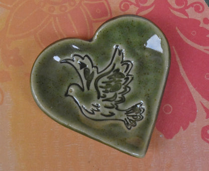 Ring holder. Peace dove ring bowl. Heart ring dish. Teeny ring heart bowl. Party favor. Shower favors. Bridesmaids gift. Bridal shower gift