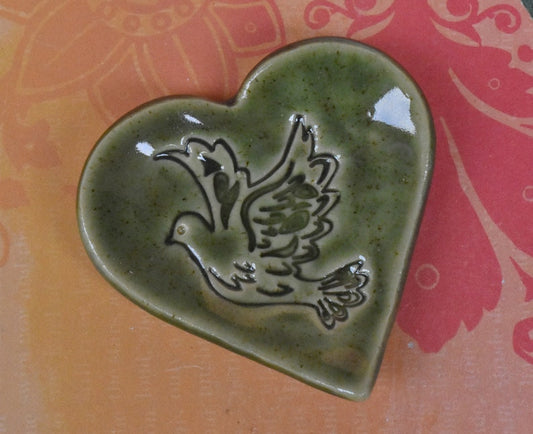 Ring holder. Peace dove ring bowl. Heart ring dish. Teeny ring heart bowl. Party favor. Shower favors. Bridesmaids gift. Bridal shower gift
