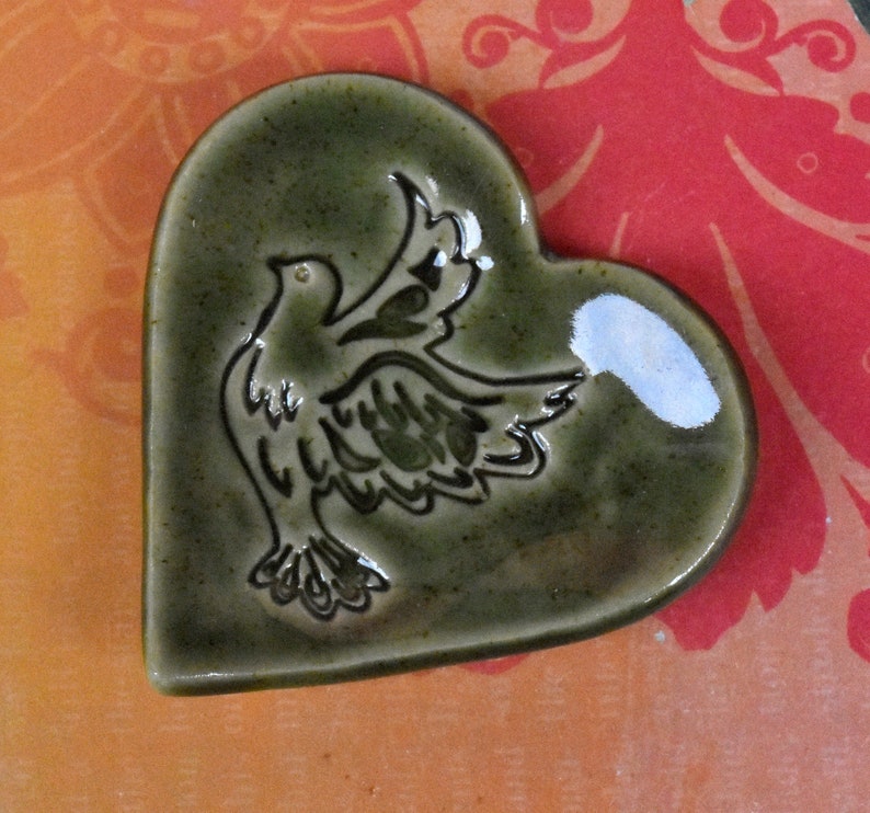 Ring holder. Peace dove ring bowl. Heart ring dish. Teeny ring heart bowl. Party favor. Shower favors. Bridesmaids gift. Bridal shower gift