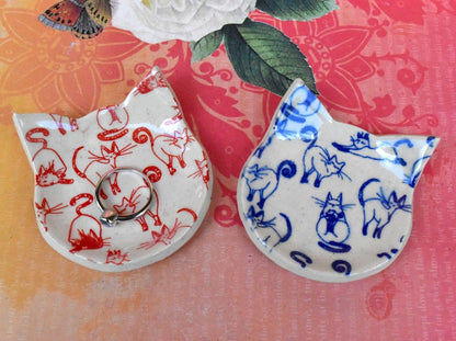 Cat bowl. BLUE Teeny tiny cat dish. Ring holder. Cat ring bowl. Tea spoon rest. Kitty spoon rest. Ceramic cat ring dish. Gift for her.