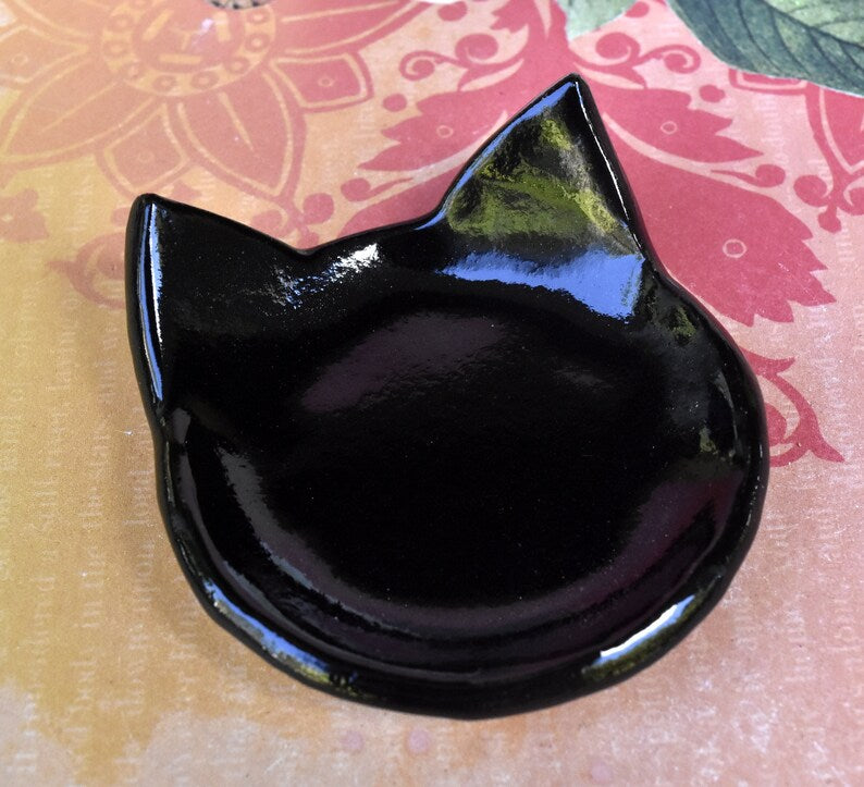 Cat ring holder. Teeny tiny cat dish. Ring holder. Cat teaspoon rest. Spoon rest. Coffee spoon rest. Pill holder. Halloween spoon rest
