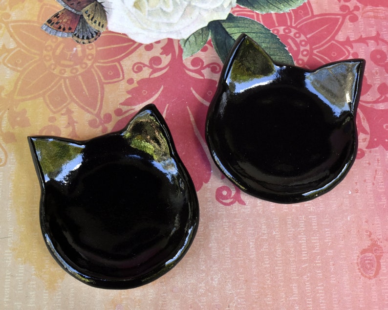Cat ring holder. Teeny tiny cat dish. Ring holder. Cat teaspoon rest. Spoon rest. Coffee spoon rest. Pill holder. Halloween spoon rest