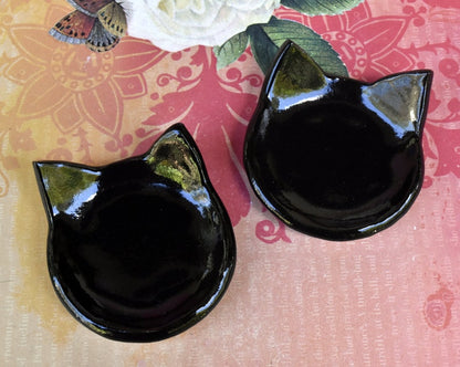 Cat ring holder. Teeny tiny cat dish. Ring holder. Cat teaspoon rest. Spoon rest. Coffee spoon rest. Pill holder. Halloween spoon rest