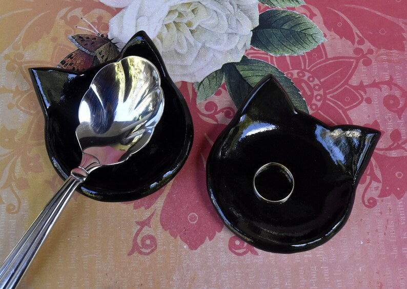 Cat ring holder. Teeny tiny cat dish. Ring holder. Cat teaspoon rest. Spoon rest. Coffee spoon rest. Pill holder. Halloween spoon rest