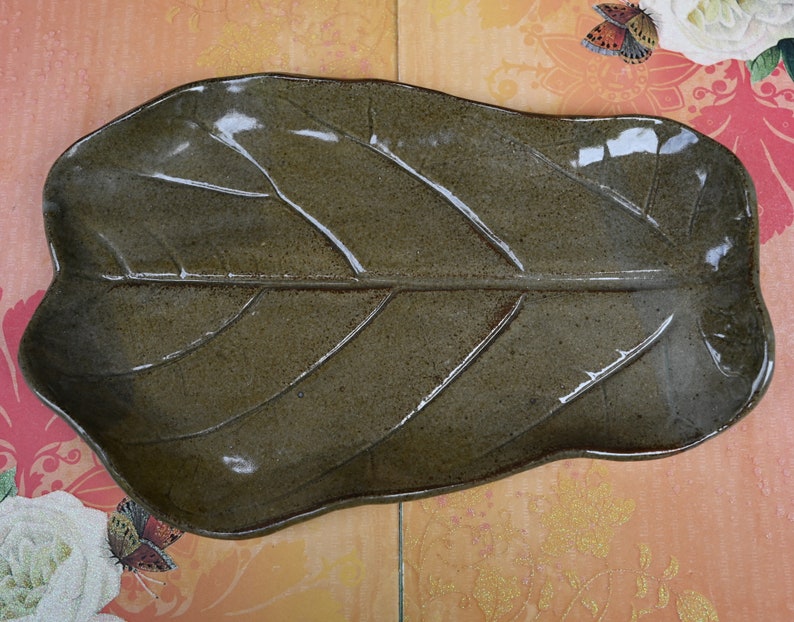 Sushi platter. Leaf tray. Ceramic tray. Ornamental fig leaf platter. Sushi tray. Leaf platter. Serving tray. Leaf tray. Leaf plate