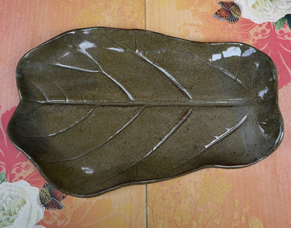 Sushi platter. Leaf tray. Ceramic tray. Ornamental fig leaf platter. Sushi tray. Leaf platter. Serving tray. Leaf tray. Leaf plate