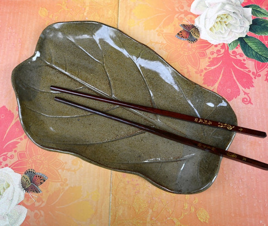 Sushi platter. Leaf tray. Ceramic tray. Ornamental fig leaf platter. Sushi tray. Leaf platter. Serving tray. Leaf tray. Leaf plate