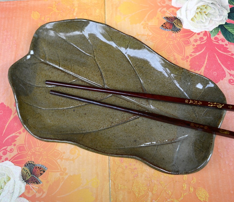 Sushi platter. Leaf tray. Ceramic tray. Ornamental fig leaf platter. Sushi tray. Leaf platter. Serving tray. Leaf tray. Leaf plate