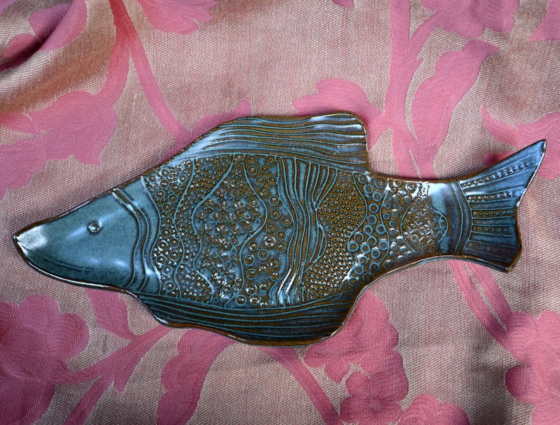 Fish platter. Fish tray. Sushi plate. Handmade fish platter. Fish plate. Sushi tray. Hand carved ceramic fish platter. Flounder plate