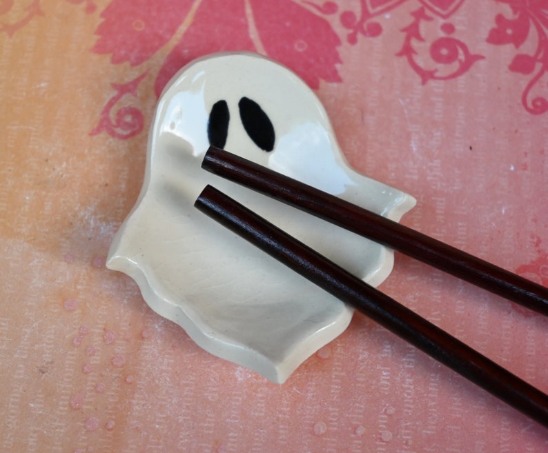 Spooky ring holder. Ghost teaspoon rest. Tea bag rest. Halloween decoration. Halloween trinket dish. Pill holder. Spooky tea light holder.