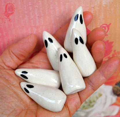 Ceramic ghost. One ghost figurine. Miniature ghost ring holder. Halloween figurine. Halloween decoration. Ring holder. Ghost figurine.