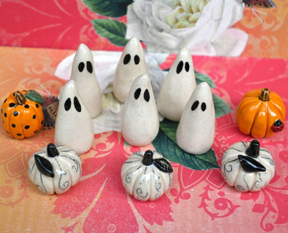 Ceramic ghost. One ghost figurine. Miniature ghost ring holder. Halloween figurine. Halloween decoration. Ring holder. Ghost figurine.