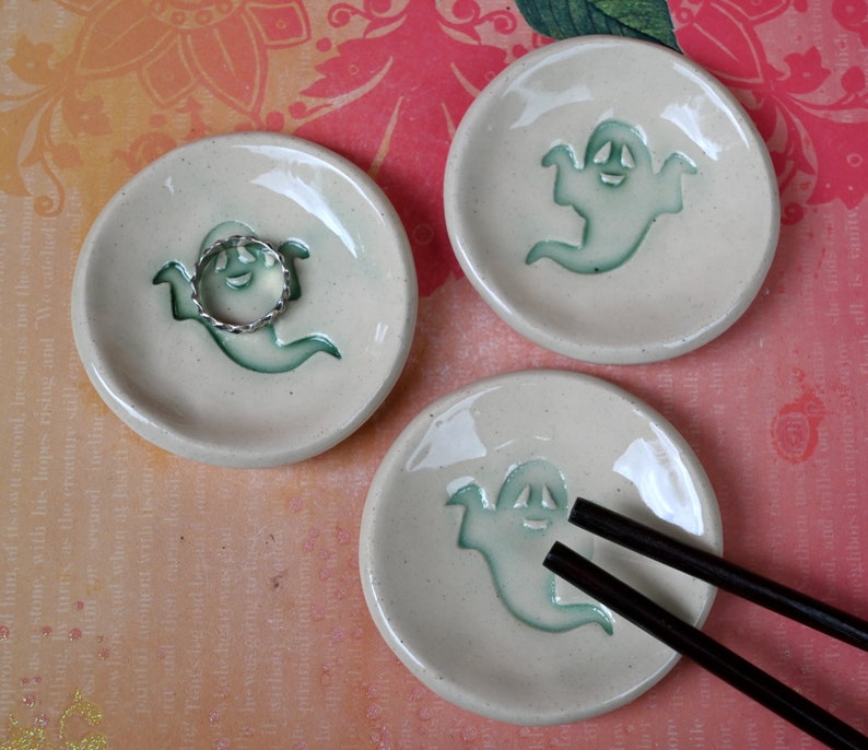 Spooky ring holder. Ghost teaspoon rest. Tea bag rest. Halloween decoration. Halloween trinket dish. Pill holder. Spooky tea light holder.