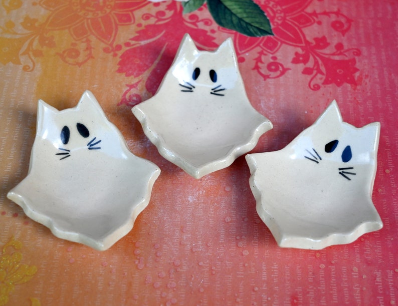 Spooky ring holder. Cat ghost teaspoon rest. Tea bag rest. Halloween decoration. Halloween trinket dish. Pill holder. Tea light holder.