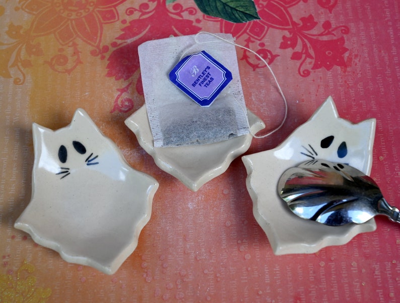 Spooky ring holder. Cat ghost teaspoon rest. Tea bag rest. Halloween decoration. Halloween trinket dish. Pill holder. Tea light holder.