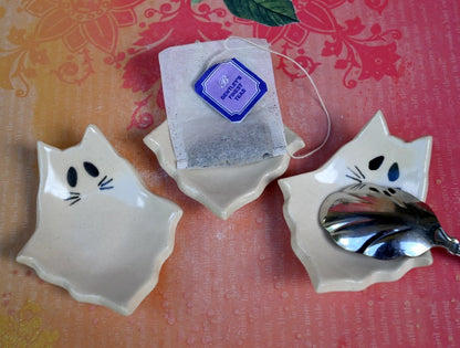 Spooky ring holder. Cat ghost teaspoon rest. Tea bag rest. Halloween decoration. Halloween trinket dish. Pill holder. Tea light holder.