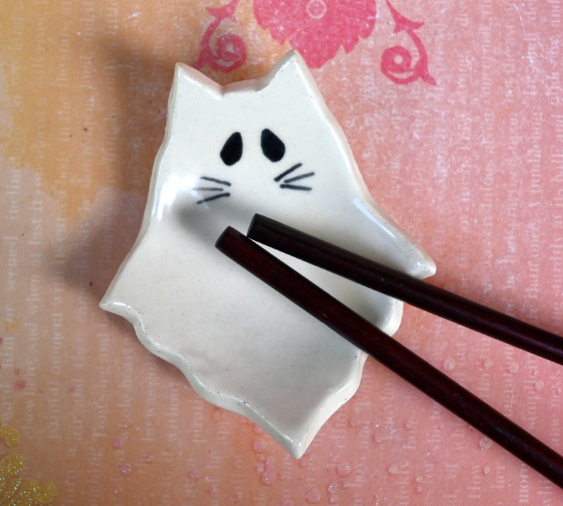 Spooky ring holder. Cat ghost teaspoon rest. Tea bag rest. Halloween decoration. Halloween trinket dish. Pill holder. Tea light holder.