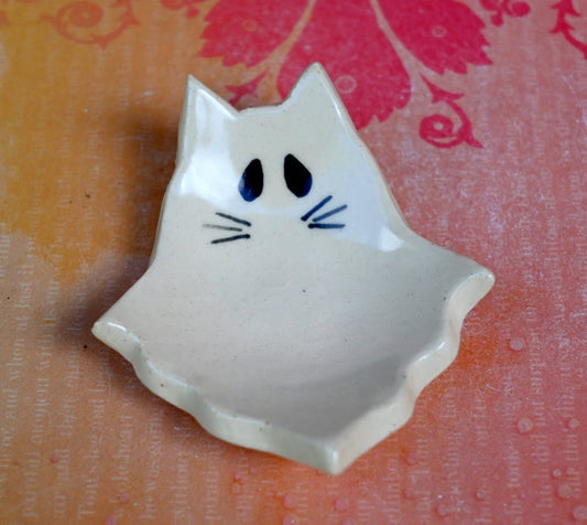 Spooky ring holder. Cat ghost teaspoon rest. Tea bag rest. Halloween decoration. Halloween trinket dish. Pill holder. Tea light holder.