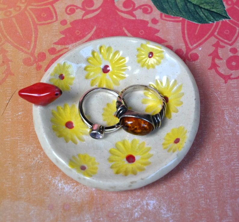 Red Cardinal ring holder. Daisy dish. Tea bag holder. Teaspoon rest. Coffee spoon rest. . Trinket dish. Chopstick rest. Tea light holder