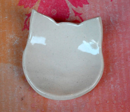 Cat ring holder. Teeny tiny cat dish. Ring holder. Cat teaspoon rest. Spoon rest. Coffee spoon rest. Pill holder. Halloween spoon rest