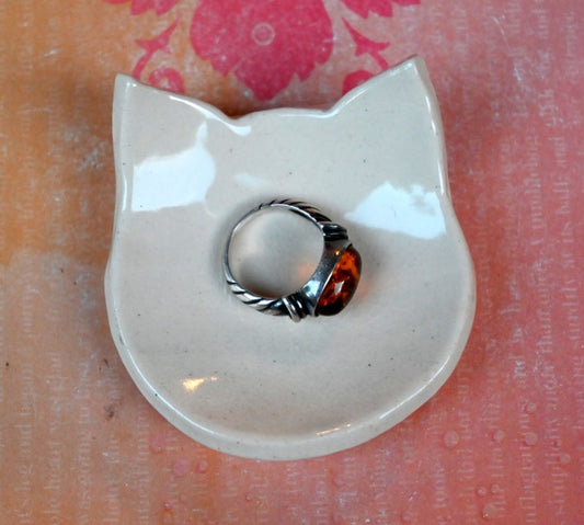 Cat ring holder. Teeny tiny cat dish. Ring holder. Cat teaspoon rest. Spoon rest. Coffee spoon rest. Pill holder. Halloween spoon rest