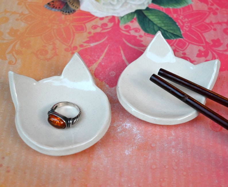 Cat ring holder. Teeny tiny cat dish. Ring holder. Cat teaspoon rest. Spoon rest. Coffee spoon rest. Pill holder. Halloween spoon rest